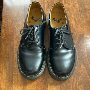 Dr. Martens Black Leather Oxford Women’s Size 7. Excellent condition.